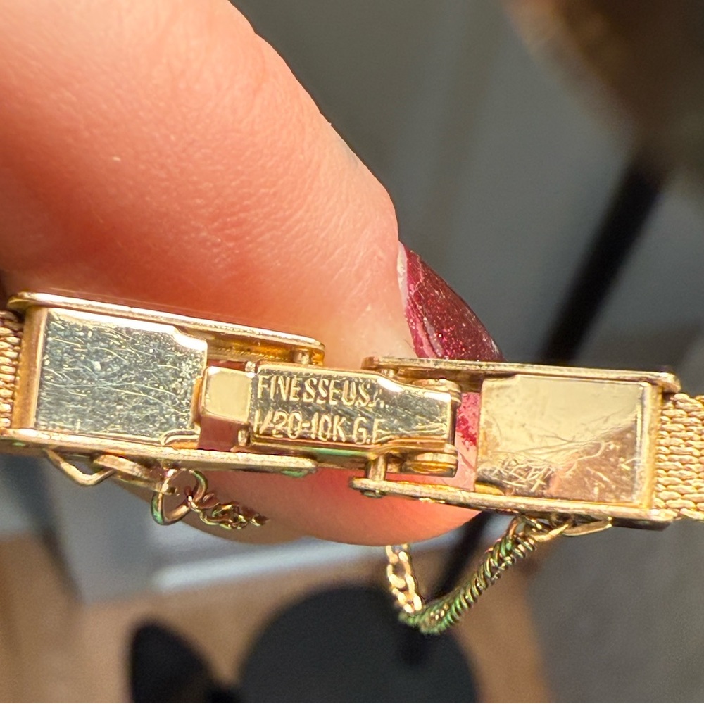Vintage 80’s Bulova 10K Gold Filled Bracelet Watch in Original Box - Picture 3 of 16